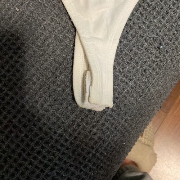 XS Guess bodysuit - Picture 2 of 3